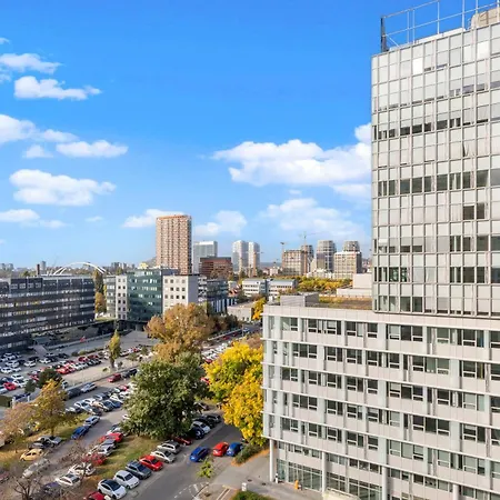 Lam Discovery Ac - Balcony *