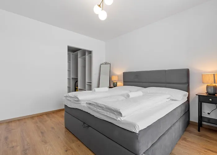 Lam Discovery Ac - Balcony *