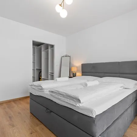 Lam Discovery Ac - Balcony *